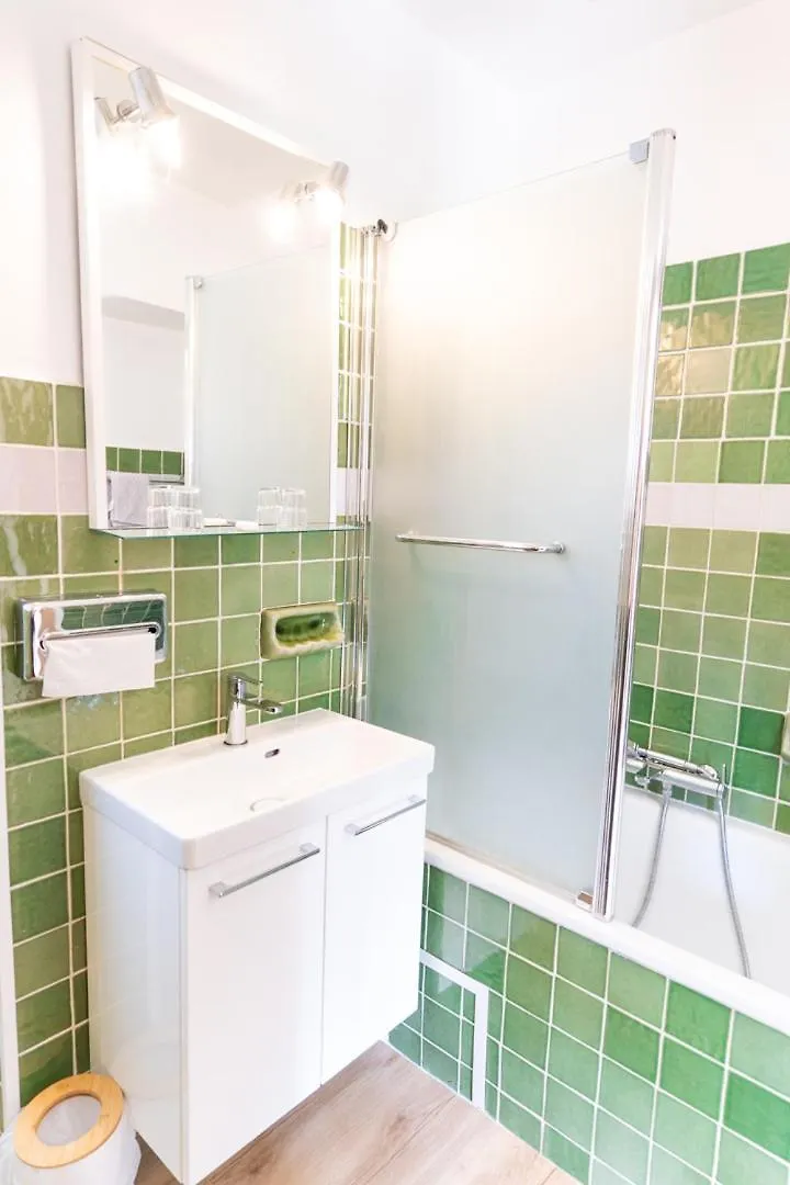Au Bien Etre Piscine Chauffee Hotell Villecroze 3*,