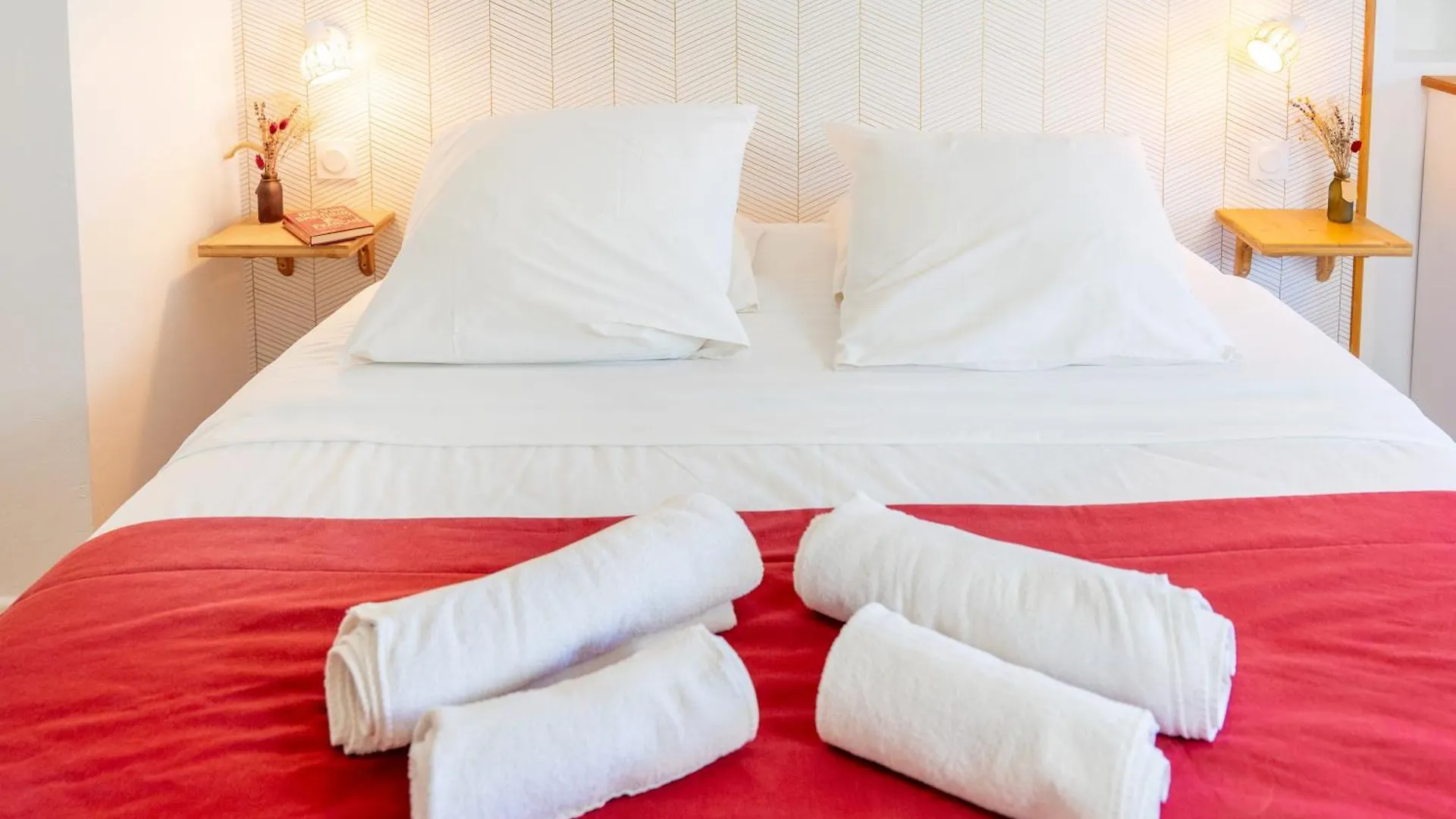 ***  Au Bien Etre Piscine Chauffee Hotell Villecroze Frankrike