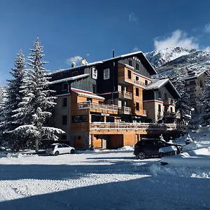 Hotel 16 | 150 Montagne & Nuxe