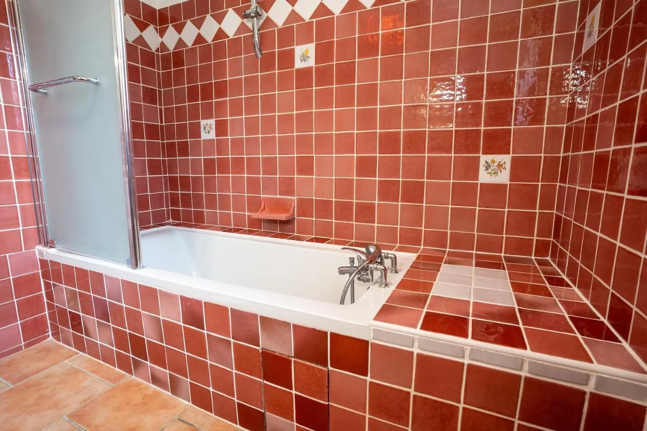 Hotel Au Bien Etre Piscine Chauffee Villecroze 3*,  Francia
