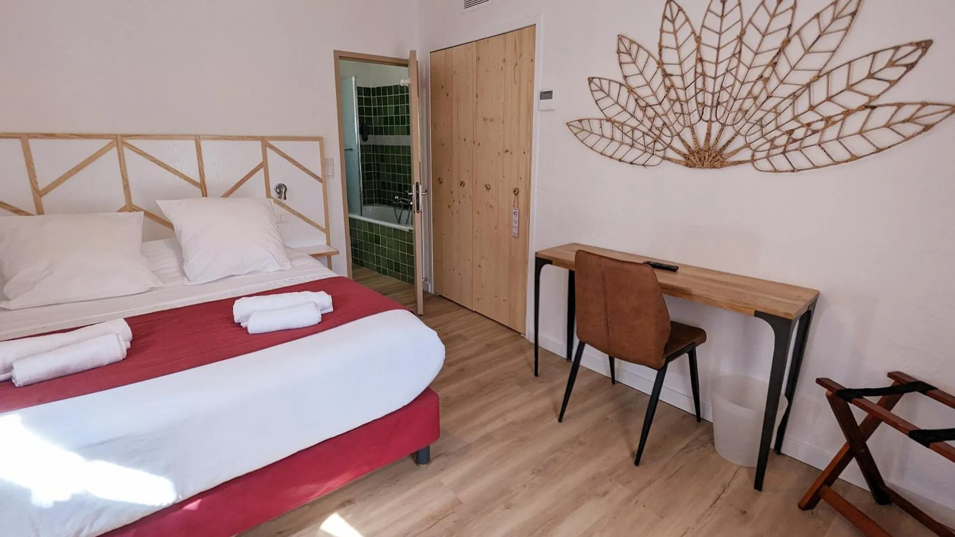 Hotel Au Bien Etre Piscine Chauffee Villecroze