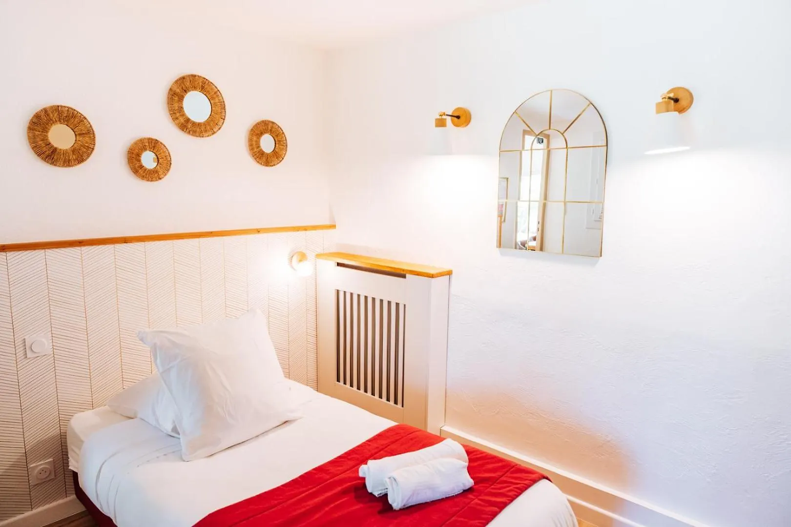 Hotel Au Bien Etre Piscine Chauffee Villecroze 3*,  Francia