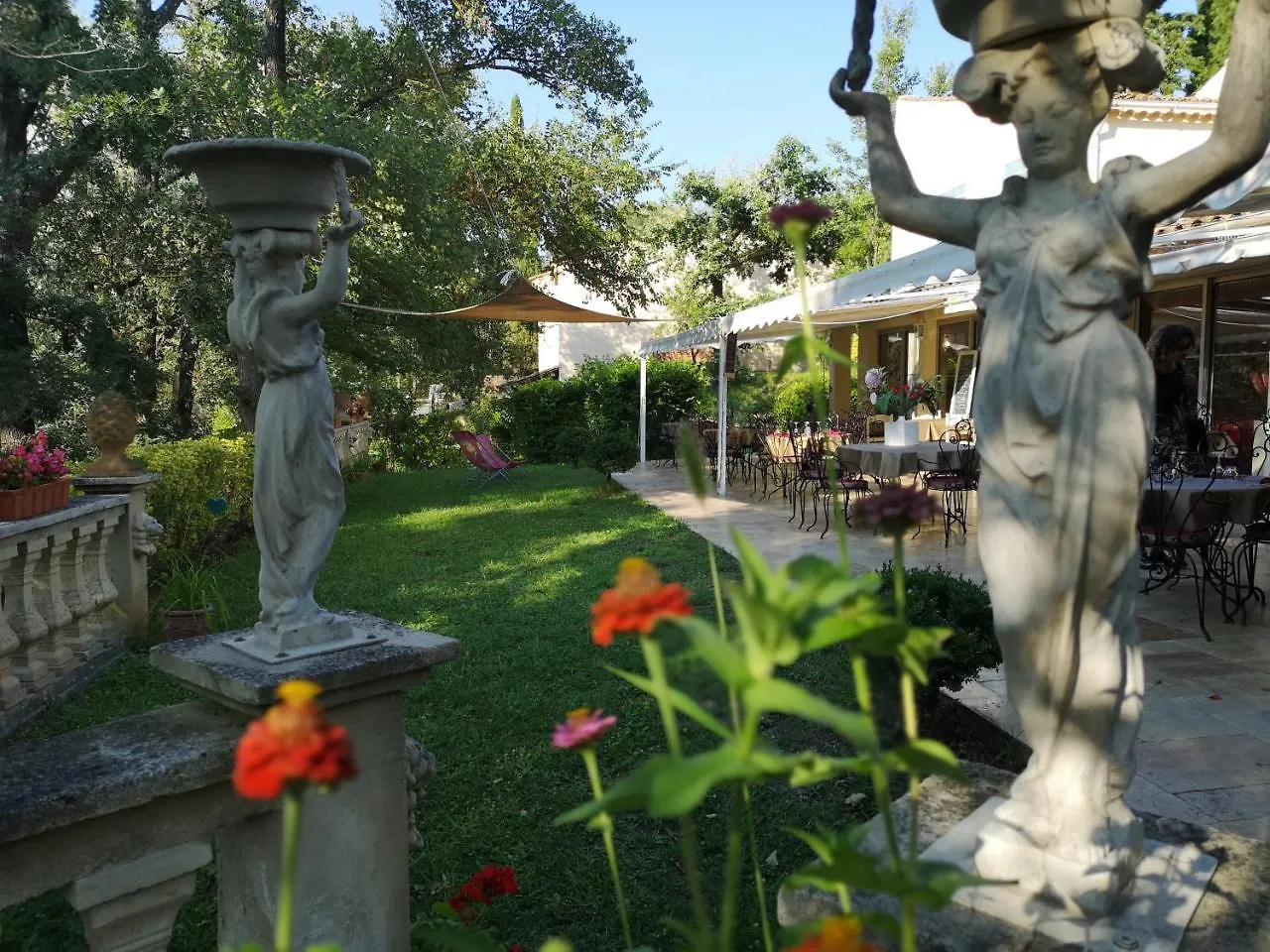 Hotel Au Bien Etre Piscine Chauffee Villecroze 3*,  Francia